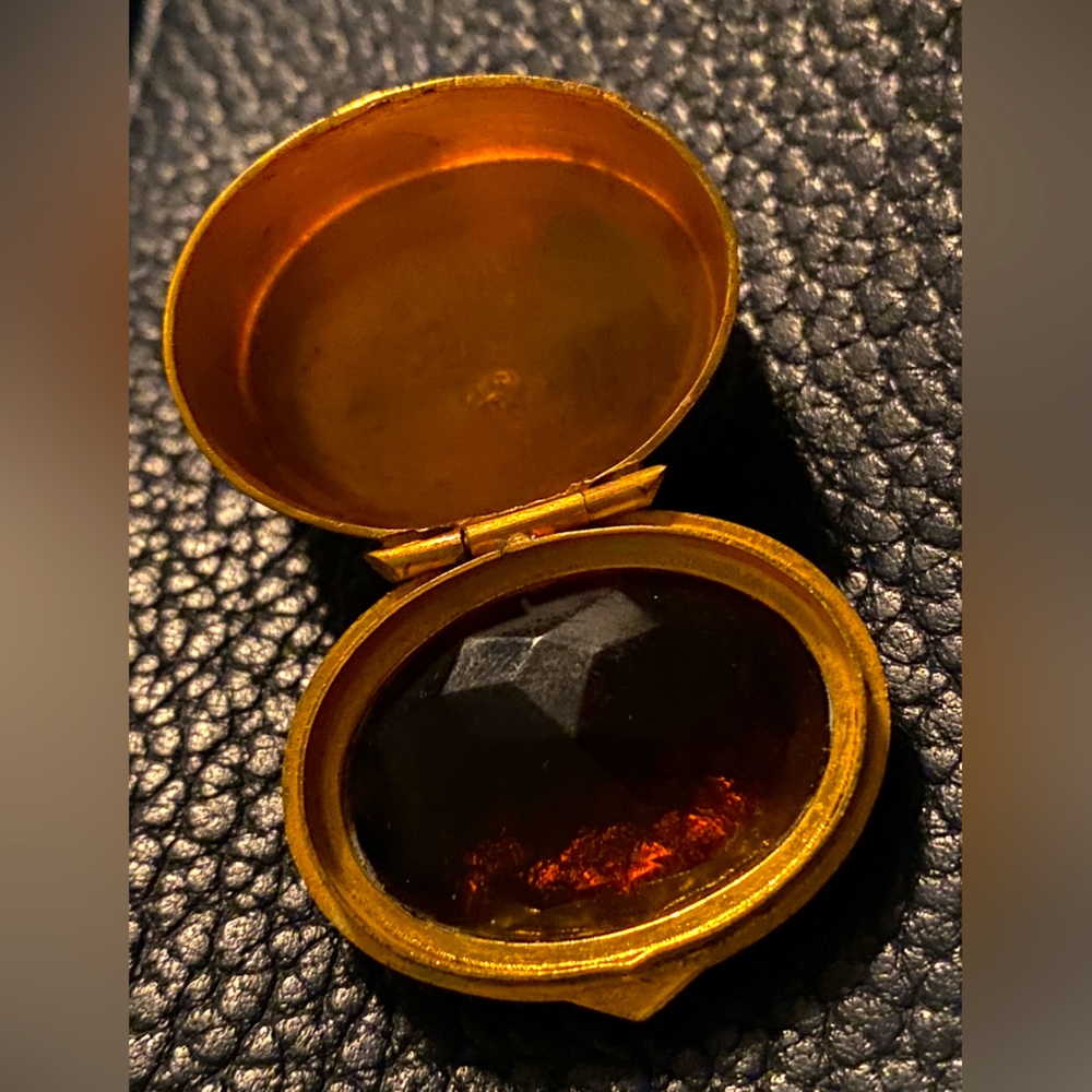 14kt gold small jewelry box, lid made from the gemstone Citrine.